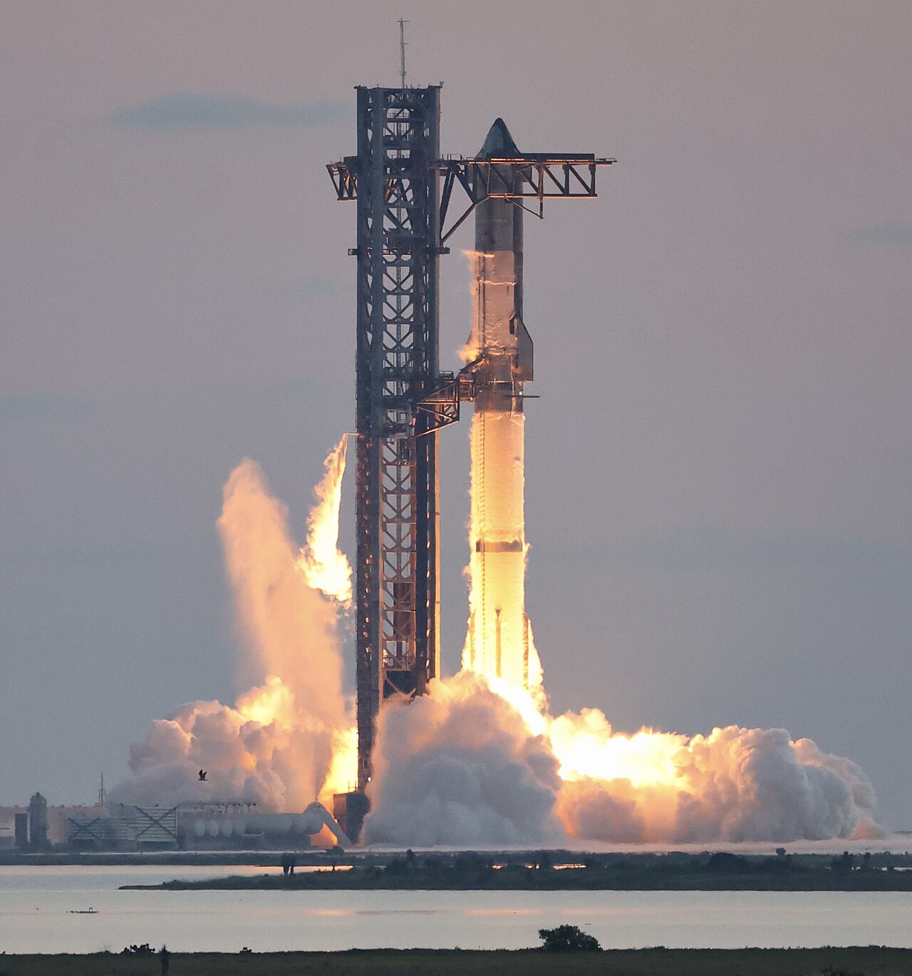 SpaceX 上市在即，与特斯拉合并猜想升温 封面