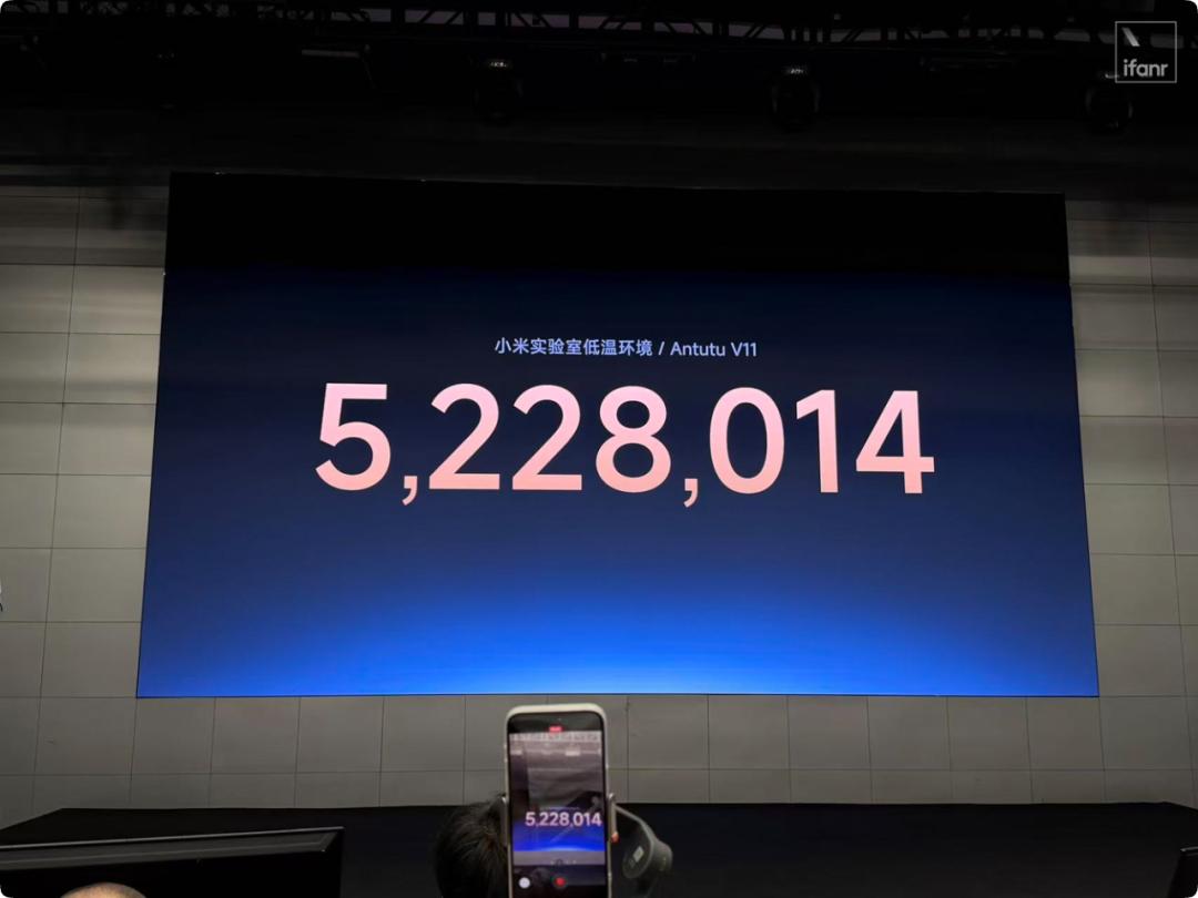 玄戒 O3 技术解读：十核全大核、首发 LPDDR6 与小米三芯片算力矩阵 封面