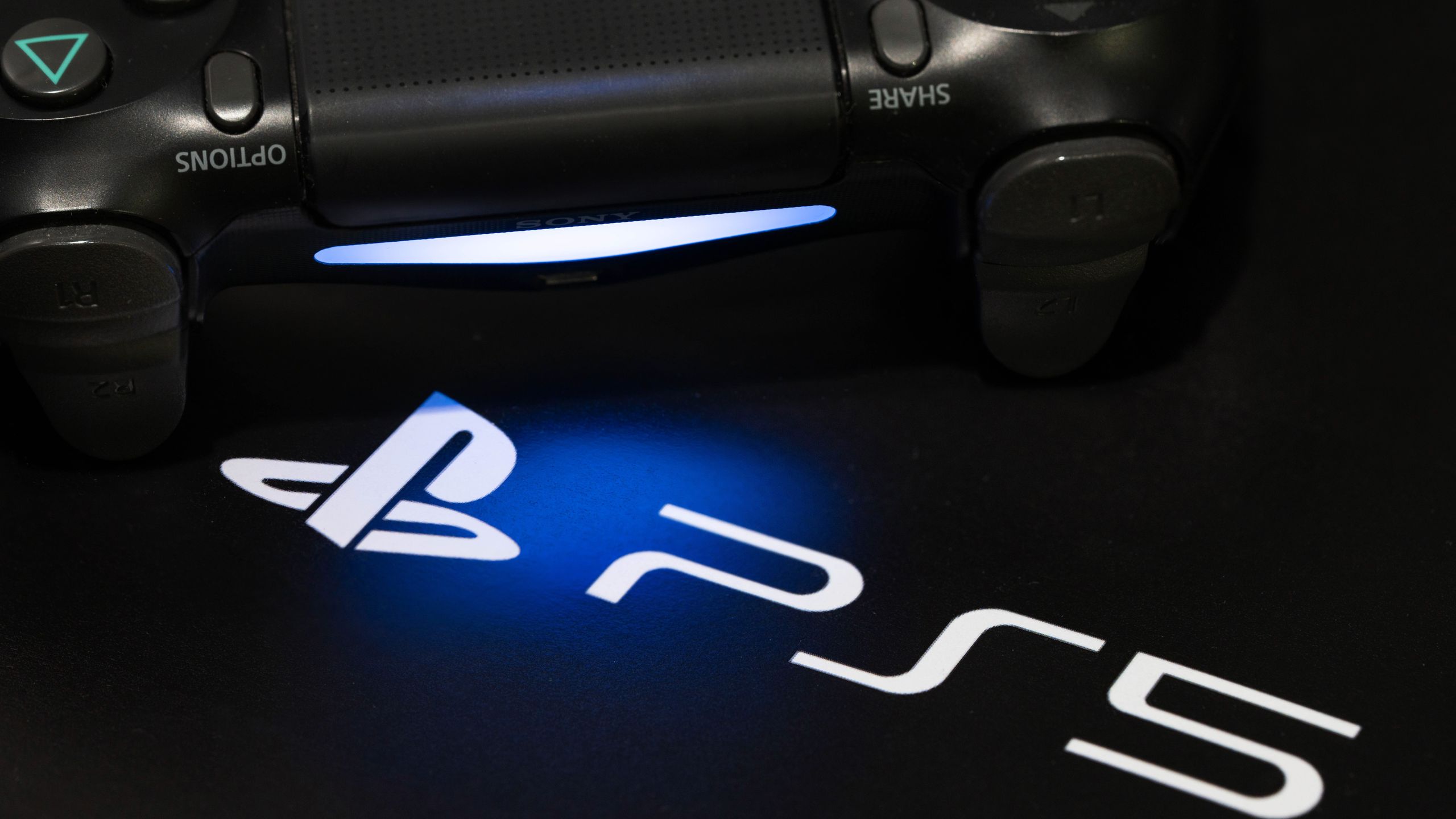 PS5 手柄与主机 logo