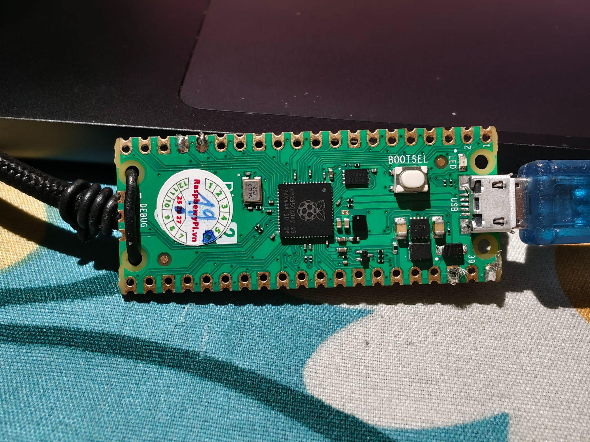 Raspberry Pi Pico 2硬件搭建:四根线分别连接VBUS、GND、D-和D+